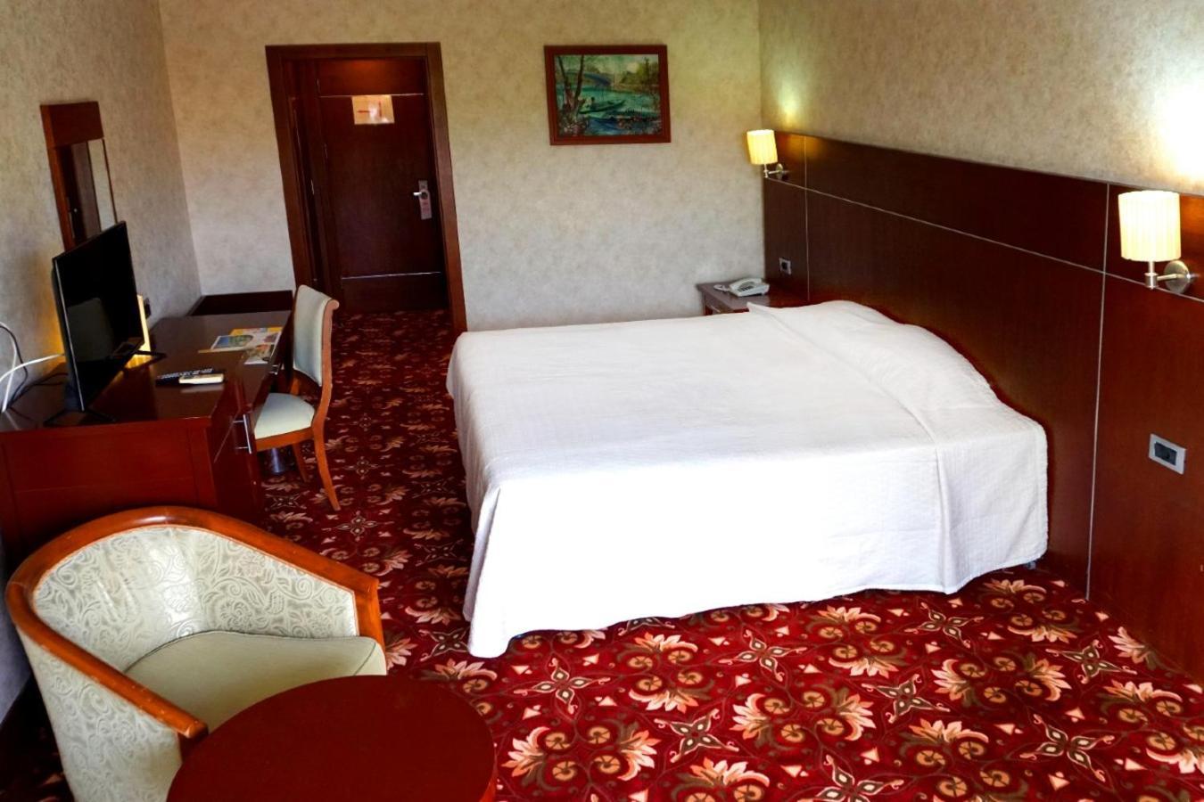 Queen Thermal Resort Hotel Emet Bagian luar foto